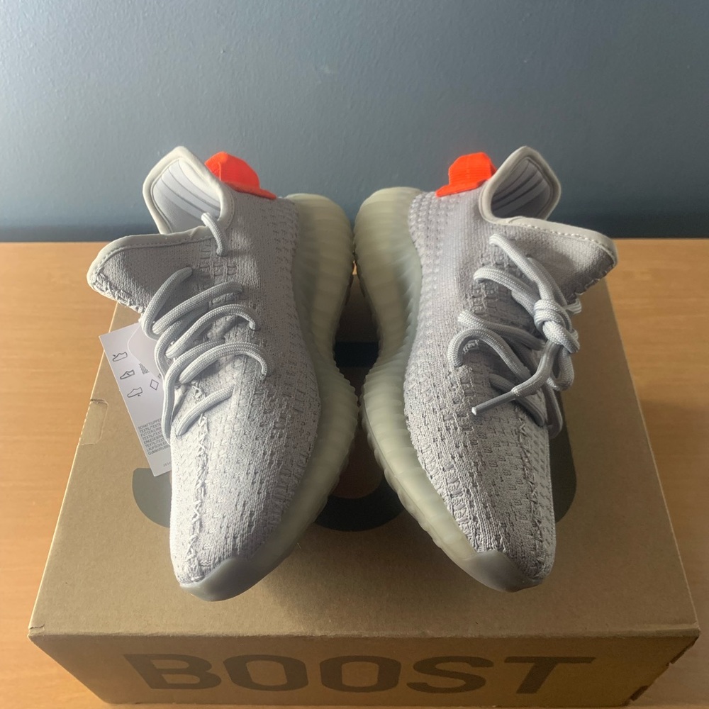 Yeezy Boost 350 V2 ‘Tail Light’ ❤️‍🔥